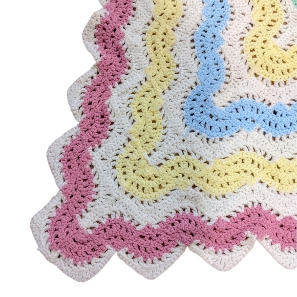 handmade hand knit crochet blanket 52”x34.5” - Picture 4 of 7